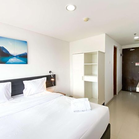 Comfort Stay Studio At Enviro Apartment By Travelio Cikarang Kültér fotó